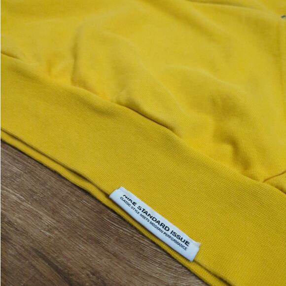 Nike Dri-Fit Standard Issue CV0864 Yellow Gold Hoodie Men's Small Zipper Pocket - Picture 8 of 8